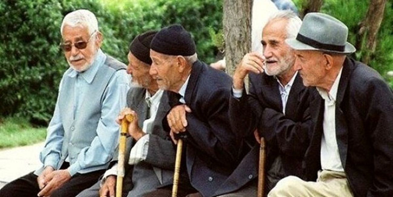 خبر خوب برای بازنشستگان / ثبت نام سفر رایگان به مشهد آغاز شد